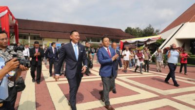 Defile Dadakan Alumni Warnai Pelantikan Siswa Angkatan ke-36 SMA Taruna Nusantara